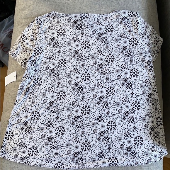 Women’s Top - Picture 3 of 5